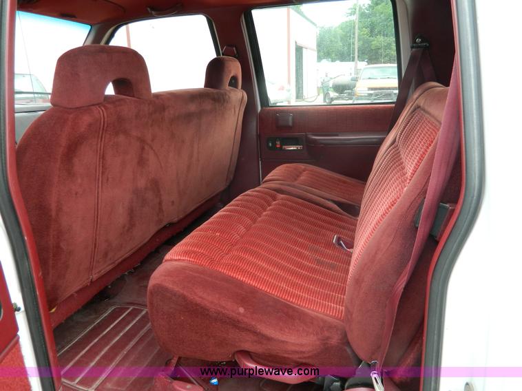 image for item AX9731 1993 Chevrolet Suburban C1500 SUV