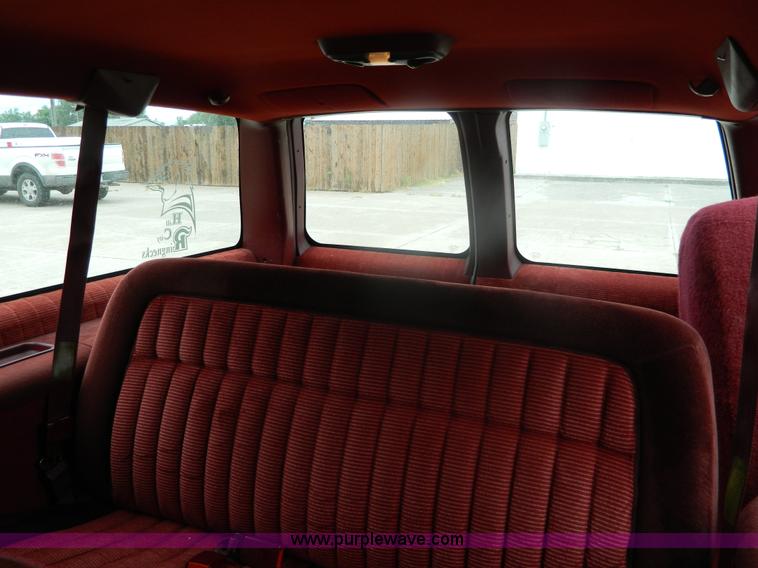 image for item AX9731 1993 Chevrolet Suburban C1500 SUV