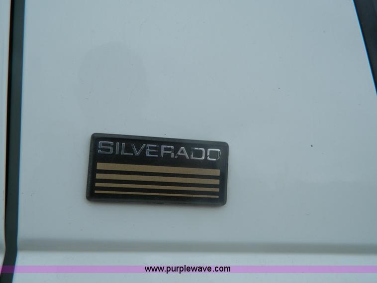 image for item AX9731 1993 Chevrolet Suburban C1500 SUV