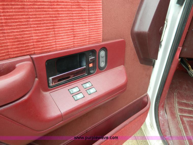 image for item AX9731 1993 Chevrolet Suburban C1500 SUV