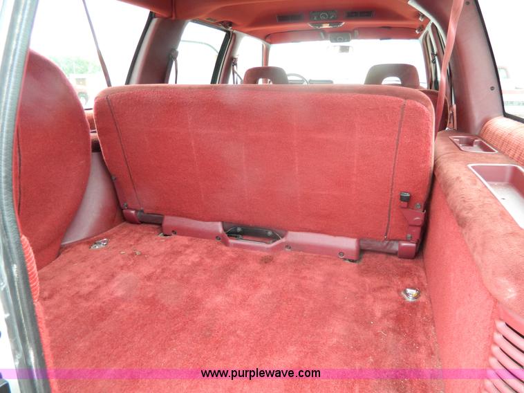 image for item AX9731 1993 Chevrolet Suburban C1500 SUV