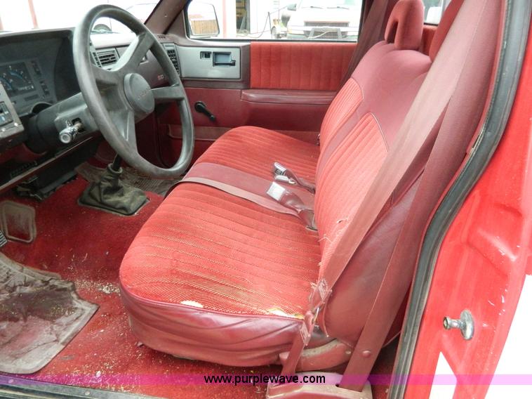 image for item AX9736 1992 Chevrolet S10 pickup truck