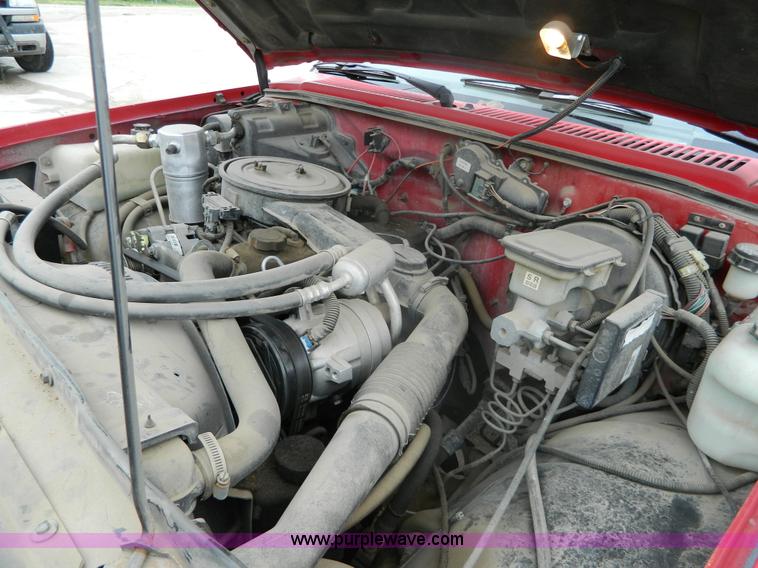 image for item AX9736 1992 Chevrolet S10 pickup truck