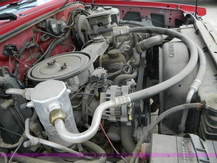 image for item AX9736 1992 Chevrolet S10 pickup truck