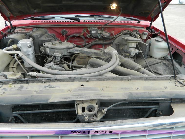 image for item AX9736 1992 Chevrolet S10 pickup truck