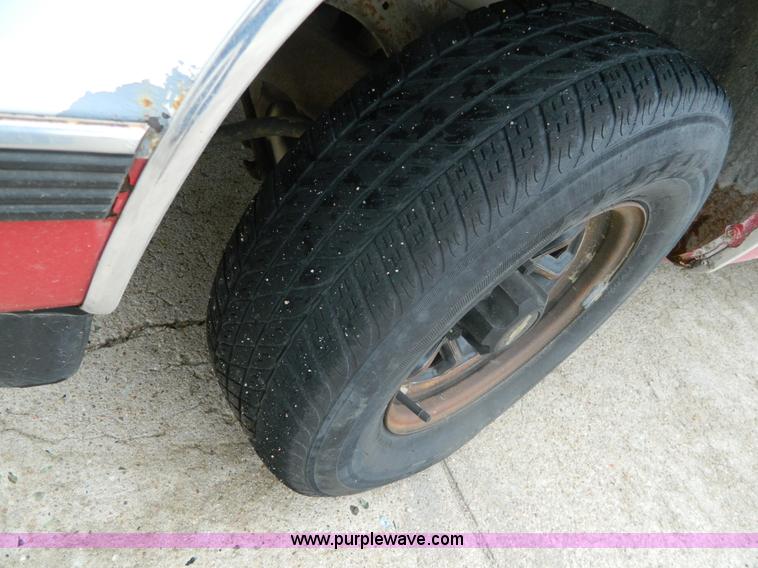 image for item AX9736 1992 Chevrolet S10 pickup truck