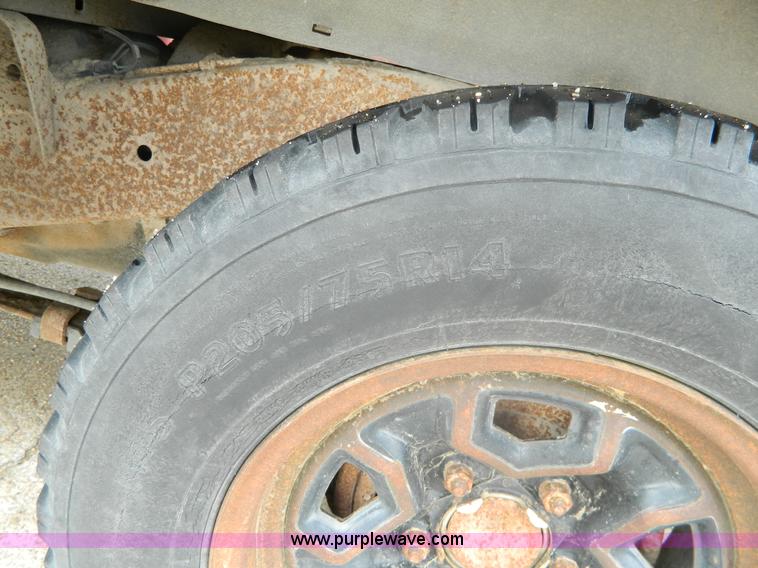 image for item AX9736 1992 Chevrolet S10 pickup truck