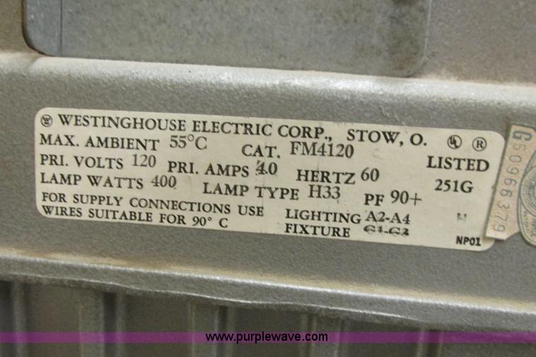 image for item AZ9612 Assorted light fixtures and bulbs