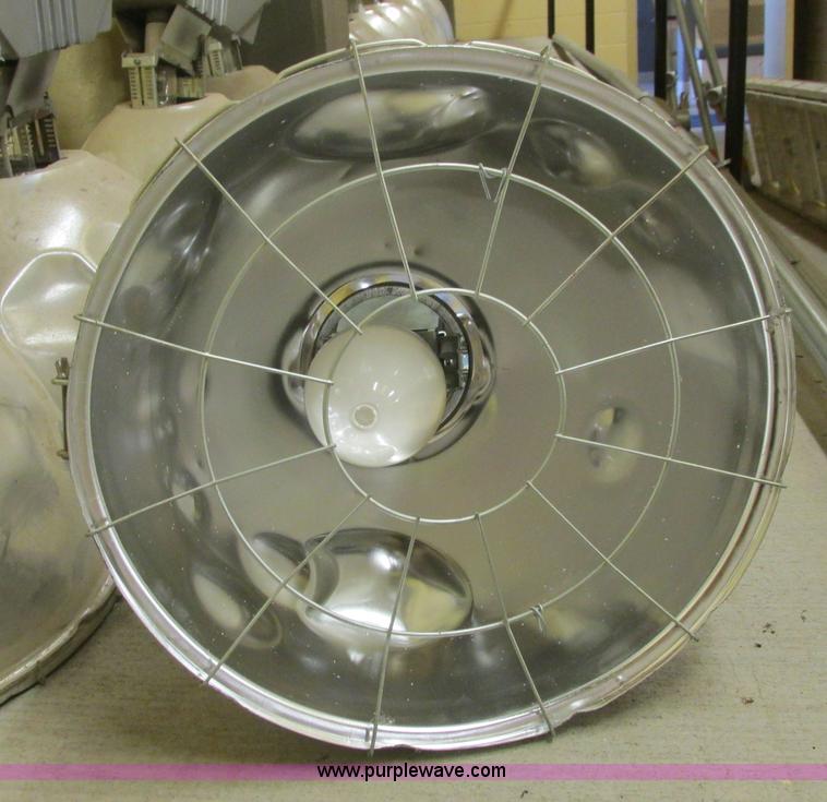 image for item AZ9612 Assorted light fixtures and bulbs