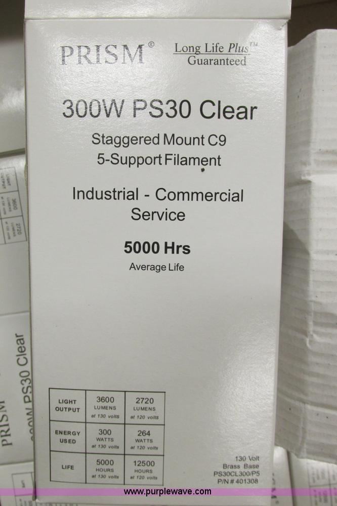 image for item AZ9612 Assorted light fixtures and bulbs