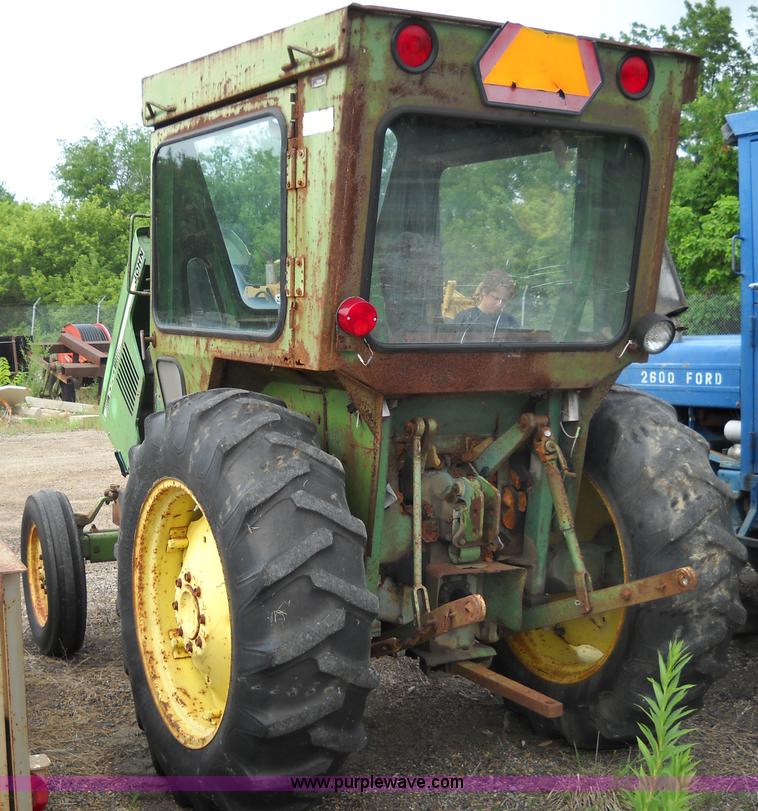 image for item D1052 1982 John Deere 1050 tractor