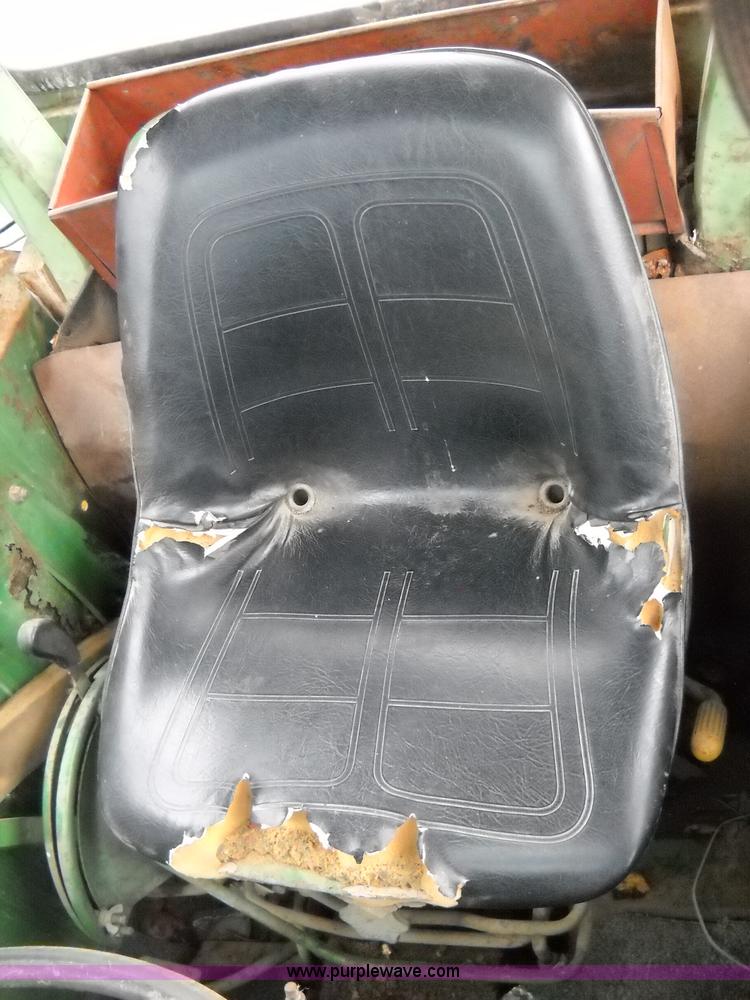 image for item D1052 1982 John Deere 1050 tractor