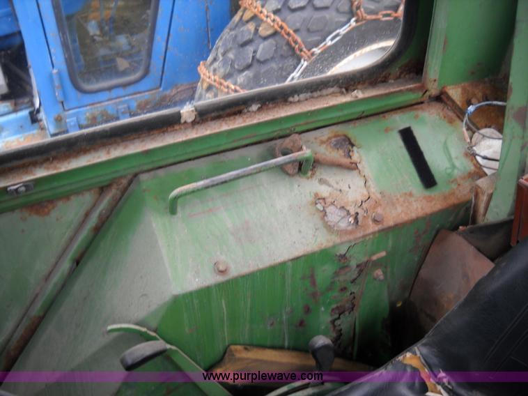 image for item D1052 1982 John Deere 1050 tractor