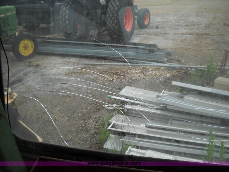 image for item D1052 1982 John Deere 1050 tractor