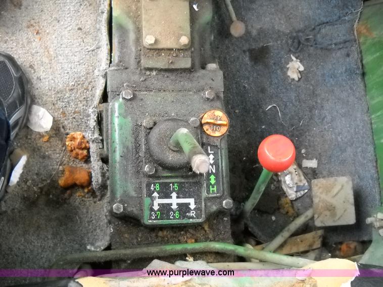 image for item D1052 1982 John Deere 1050 tractor