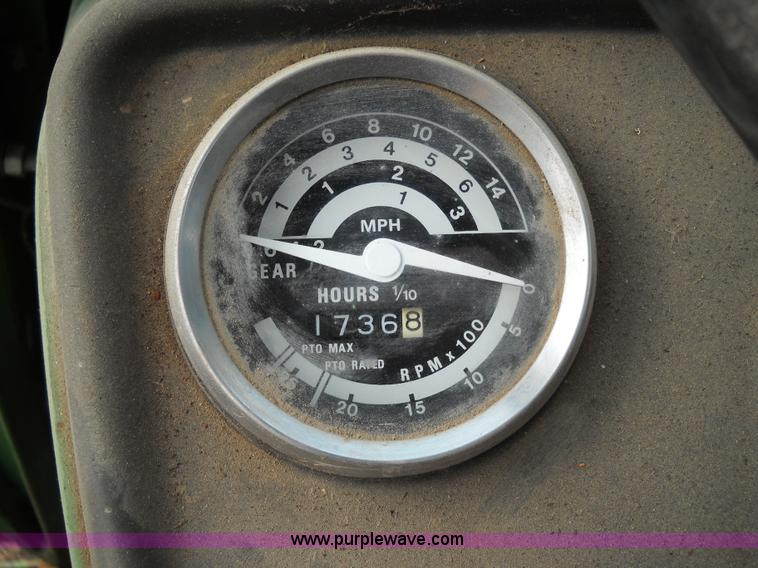 image for item D1052 1982 John Deere 1050 tractor