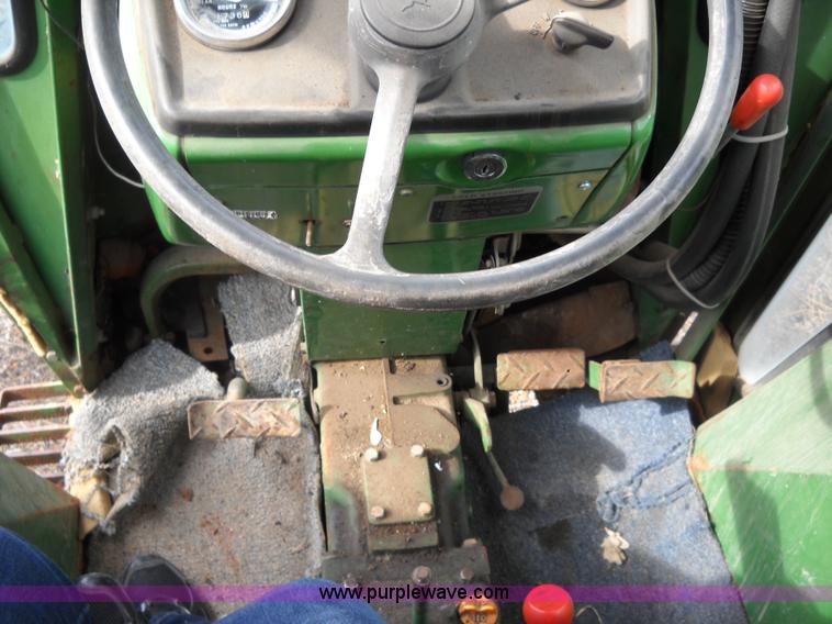 image for item D1052 1982 John Deere 1050 tractor