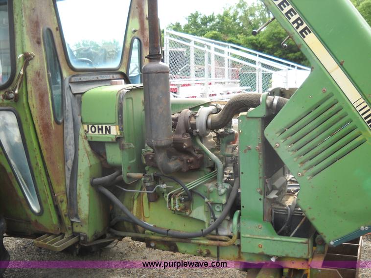 image for item D1052 1982 John Deere 1050 tractor