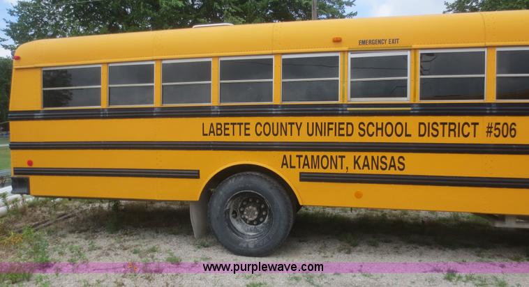 image for item D2094 1999 International 3800 school bus