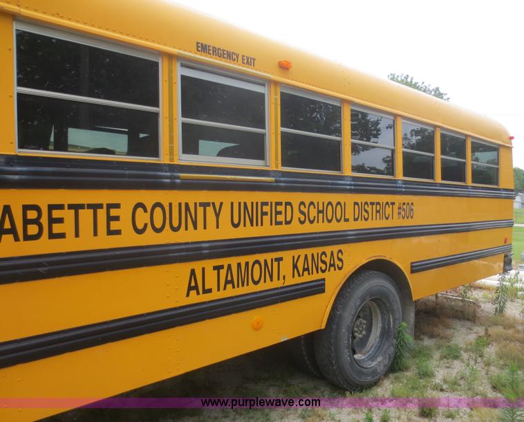 image for item D2094 1999 International 3800 school bus