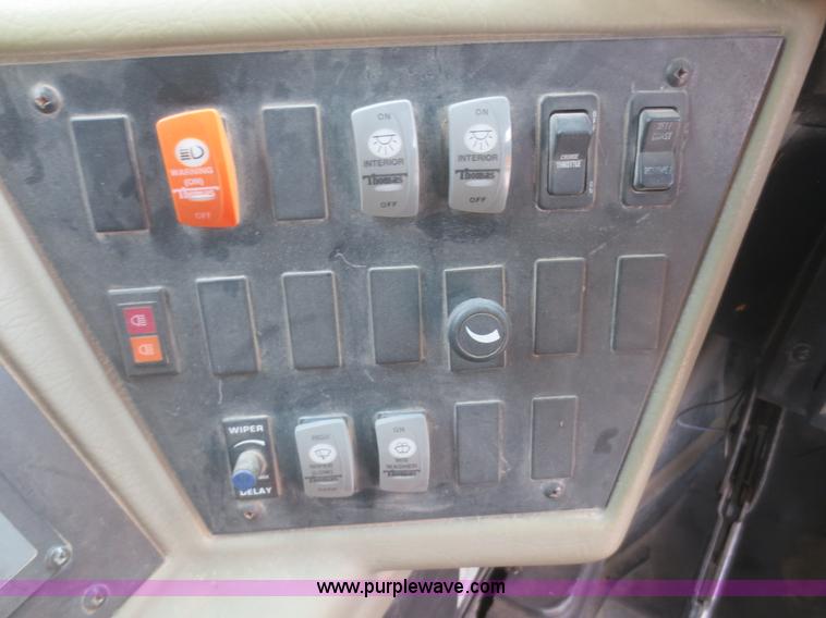 image for item D2094 1999 International 3800 school bus