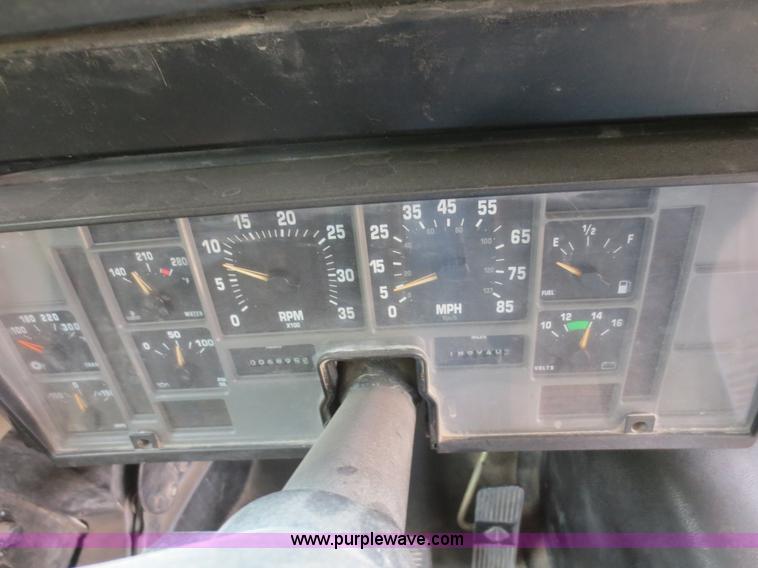 image for item D2094 1999 International 3800 school bus