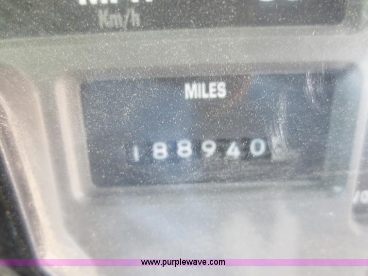 image for item D2094 1999 International 3800 school bus