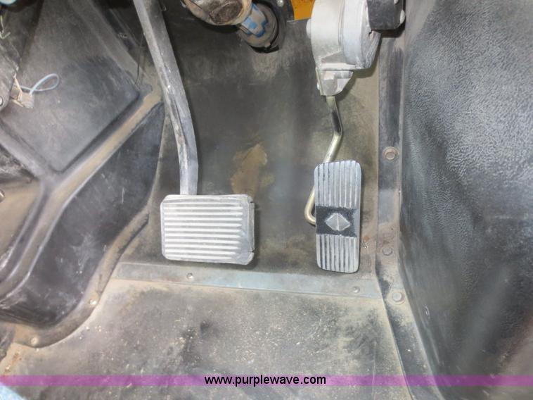 image for item D2094 1999 International 3800 school bus