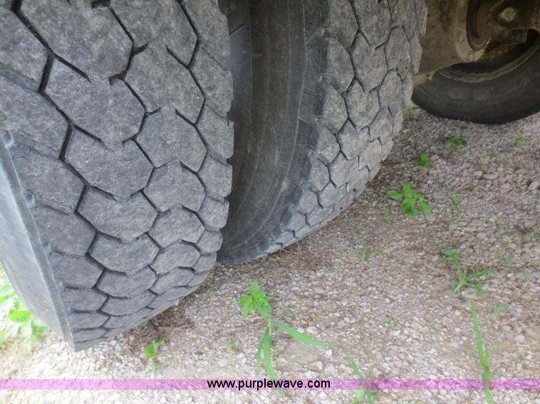 image for item D2095 1999 International 3800 school bus