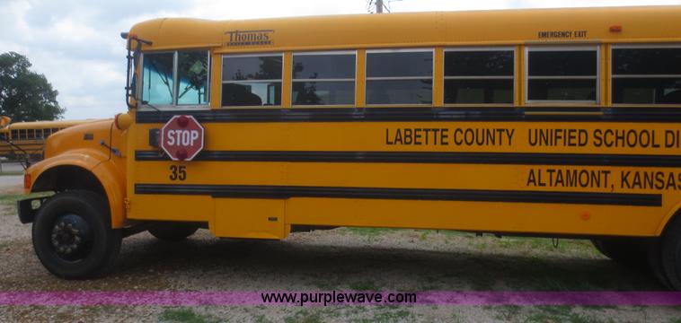 image for item D2095 1999 International 3800 school bus