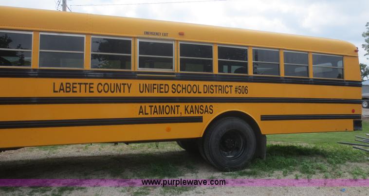 image for item D2095 1999 International 3800 school bus