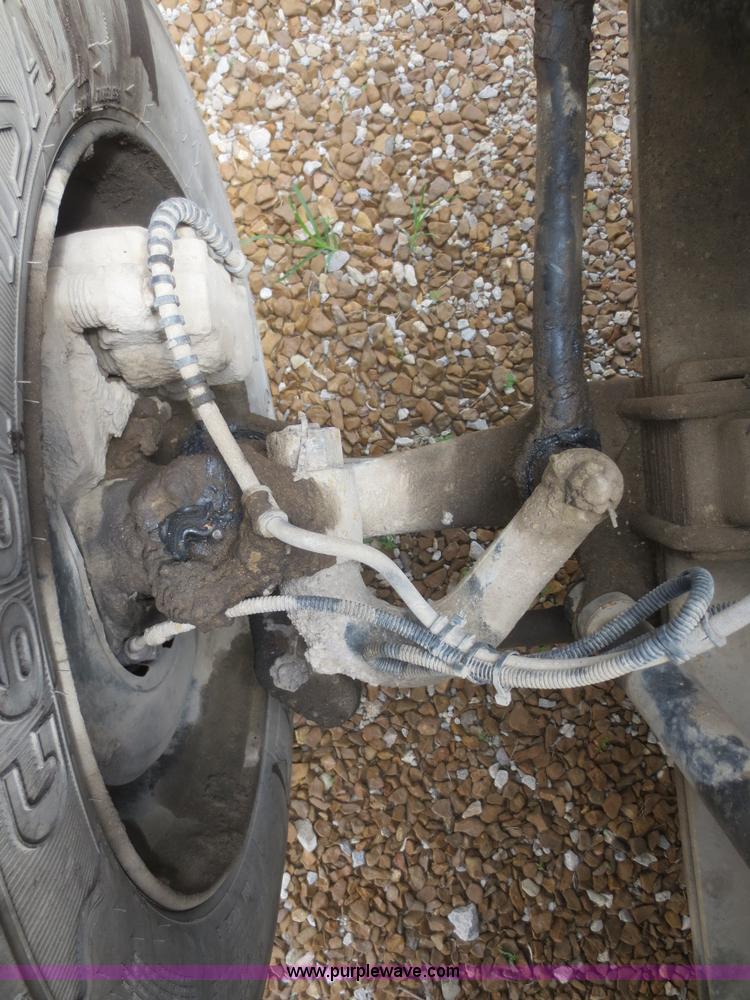 image for item D2095 1999 International 3800 school bus