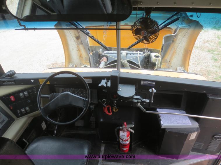 image for item D2095 1999 International 3800 school bus