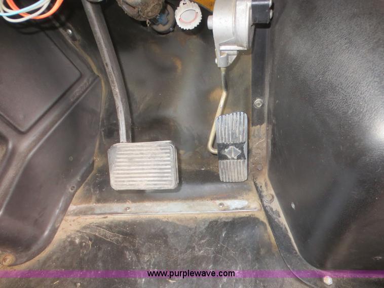 image for item D2095 1999 International 3800 school bus