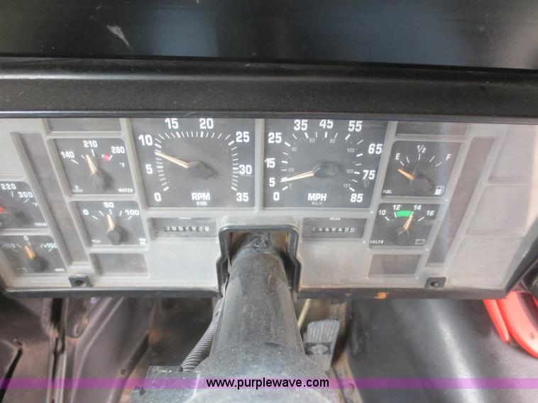 image for item D2095 1999 International 3800 school bus