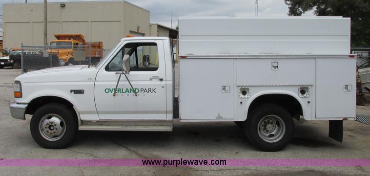 image for item F4895 1996 Ford F350 XL utility truck