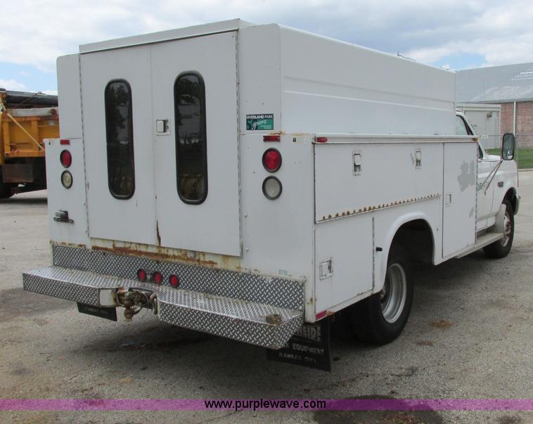 image for item F4895 1996 Ford F350 XL utility truck