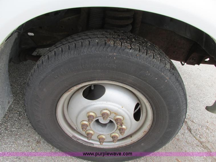 image for item F4895 1996 Ford F350 XL utility truck