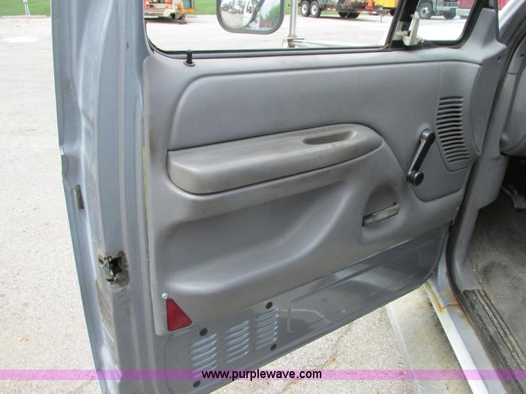 image for item F4895 1996 Ford F350 XL utility truck