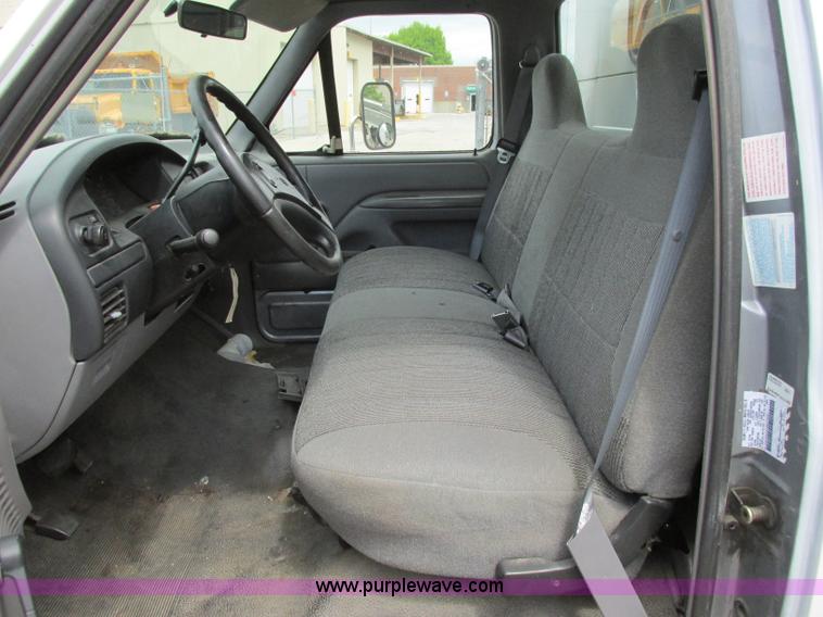 image for item F4895 1996 Ford F350 XL utility truck