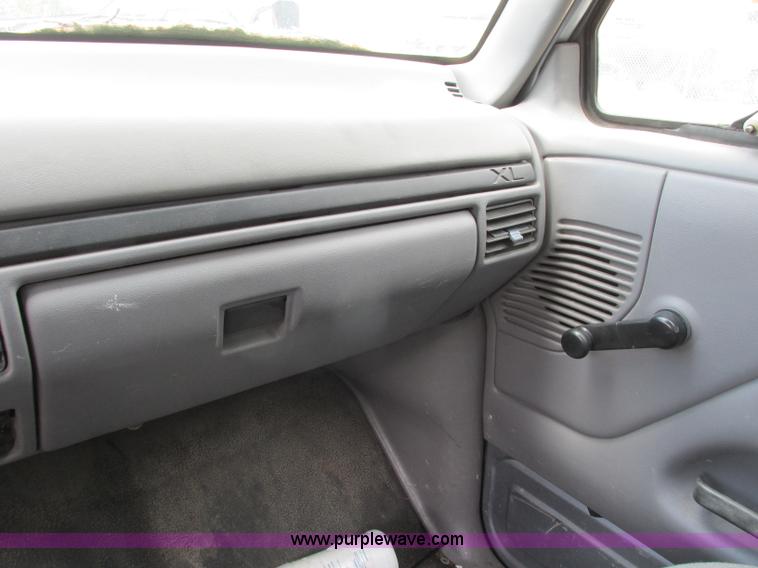 image for item F4895 1996 Ford F350 XL utility truck