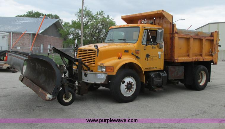 image for item F4896 1996 International 4900 dump truck