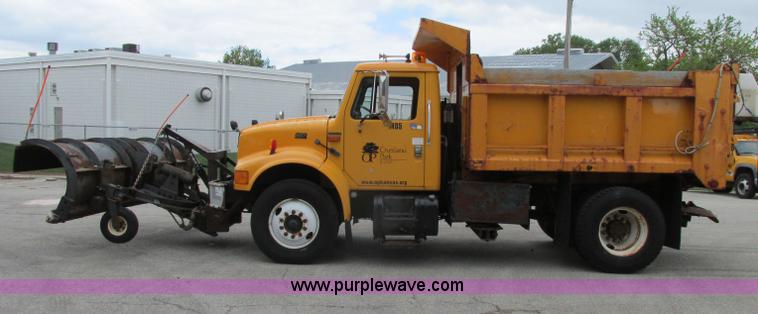 image for item F4896 1996 International 4900 dump truck