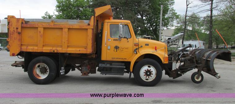 image for item F4896 1996 International 4900 dump truck