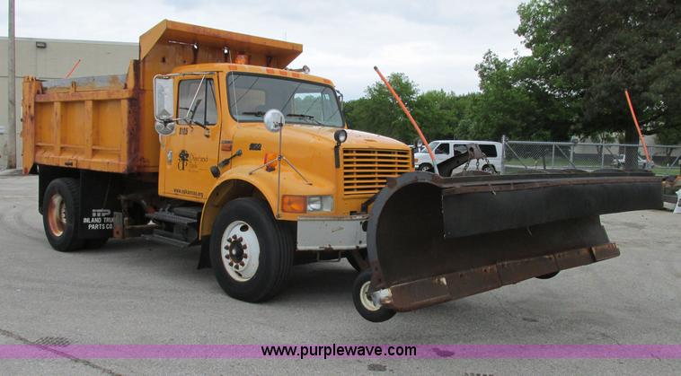 image for item F4896 1996 International 4900 dump truck