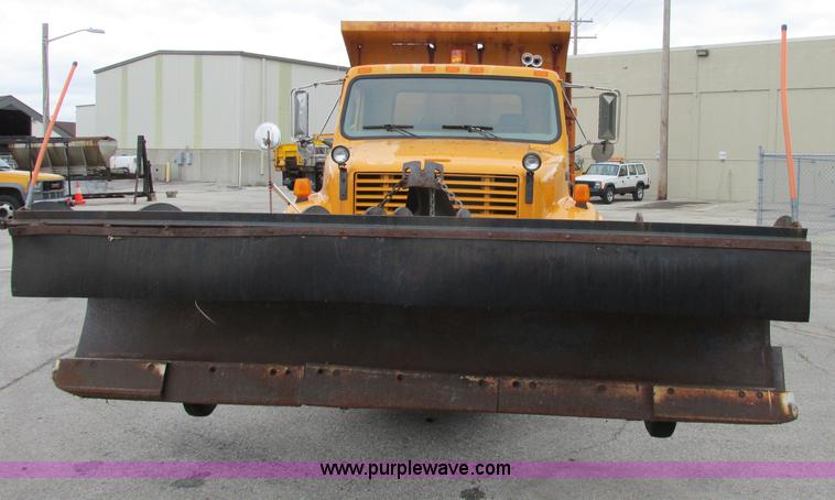 image for item F4896 1996 International 4900 dump truck