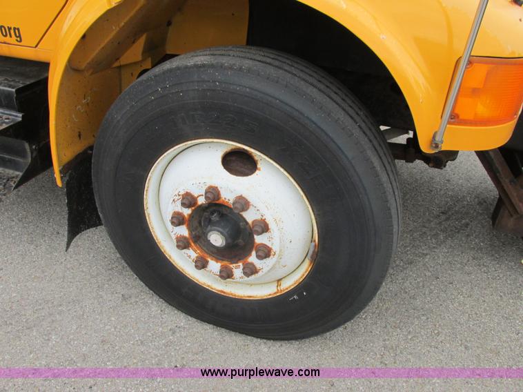 image for item F4896 1996 International 4900 dump truck