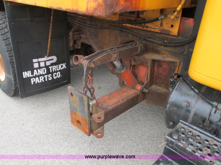 image for item F4896 1996 International 4900 dump truck