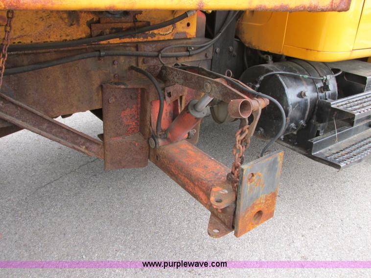 image for item F4896 1996 International 4900 dump truck