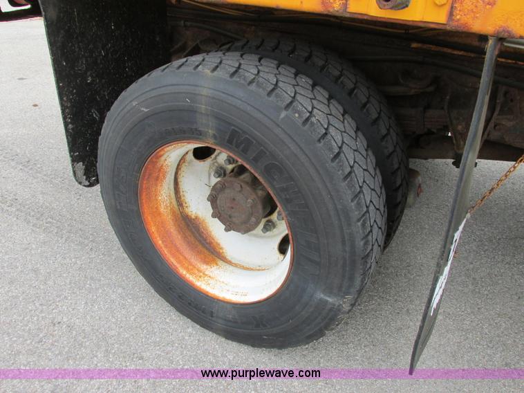 image for item F4896 1996 International 4900 dump truck